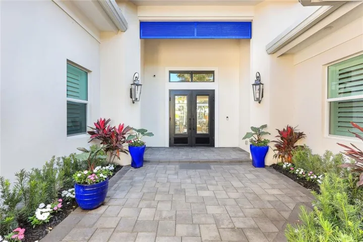 Beautiful flower / landscaped entry!