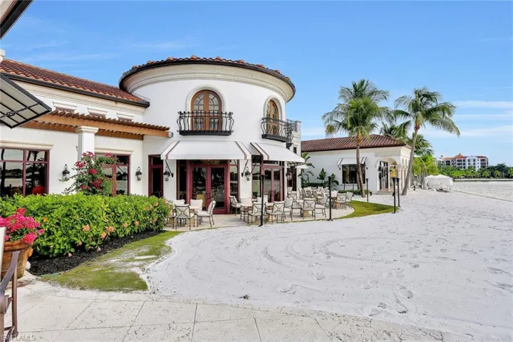 The Blue Water Beach Grill serves casual contemporary cuisine in a magnificently designed open-air pavilion. Enjoy spectacular views of Lake Como and the private white-sand beach. This also is a wonderful way to meet future life-long friends.