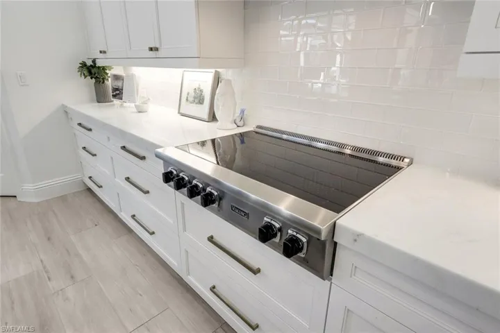 NEW 6 Burner VIKING Convection stovetop!