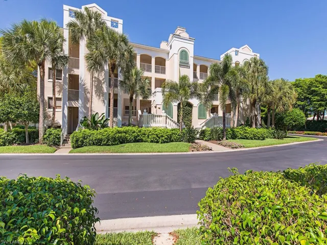 7638  Pebble Creek  CIR, Naples, FL 34108