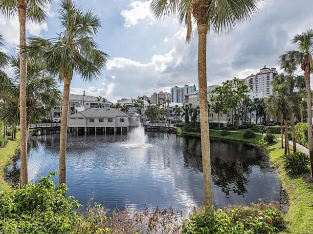 7638  Pebble Creek  CIR, Naples, FL 34108