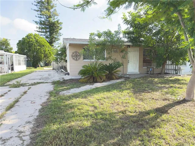1119 Vineyard Pl, Lehigh Acres, Florida 33936