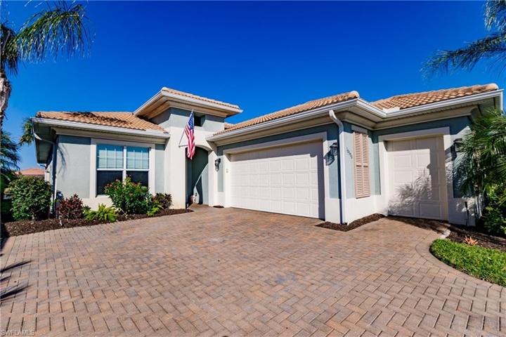GREAT VIEW OF THE SIZE OF THIS DRIVEWAY & VIEW OF THE 2 CAR GARAGE & THE GOLF CART GARAGE.