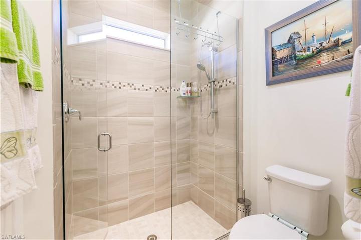 BEAUTIFUL GUEST BATHROOM SHOWER. IT'S SIMPLY BEAUTIFUL.