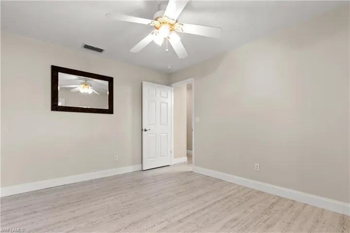 Guest bath with shower/tub combo