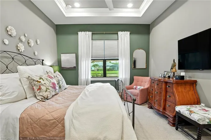 Tray ceiling with recessed lighting