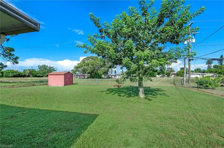 View of yard featuring a shed