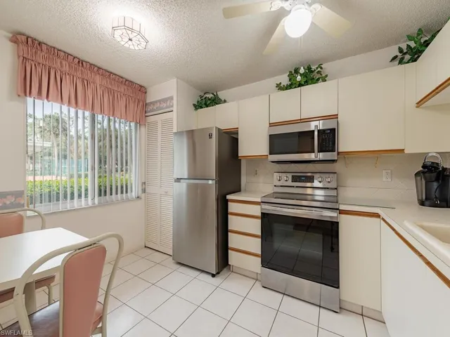 5980  Amherst  DR, Naples, FL 34112