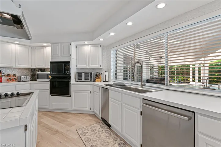 559 Henley Dr, Naples, Florida 34104
