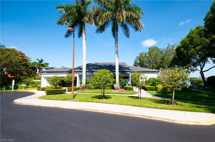 559 Henley Dr, Naples, Florida 34104