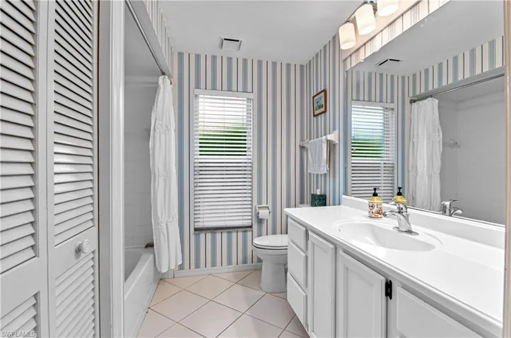 559 Henley Dr, Naples, Florida 34104