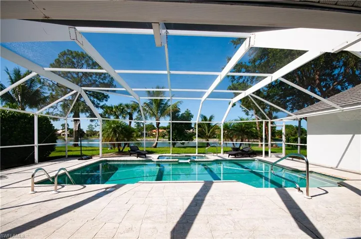 559 Henley Dr, Naples, Florida 34104
