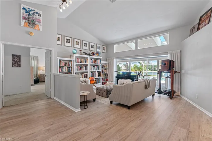 559 Henley Dr, Naples, Florida 34104