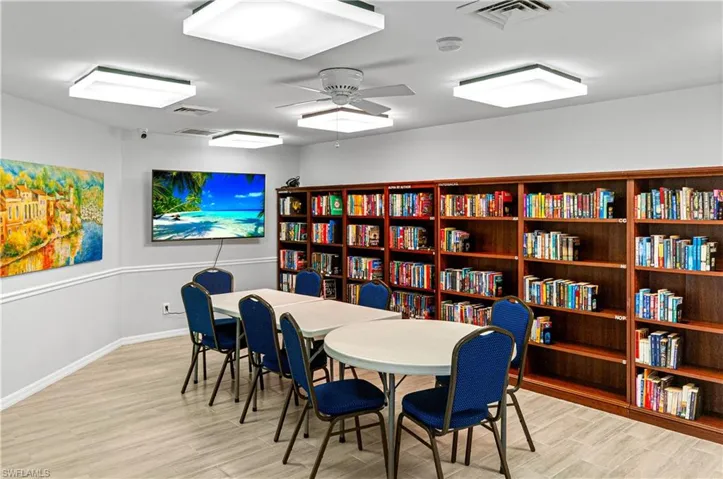 559 Henley Dr, Naples, Florida 34104