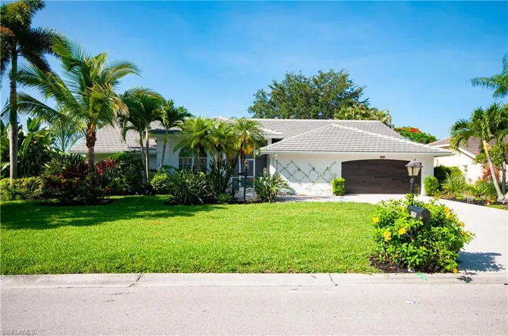559 Henley Dr, Naples, Florida 34104