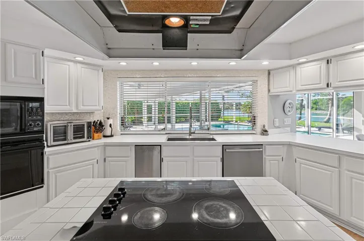 559 Henley Dr, Naples, Florida 34104