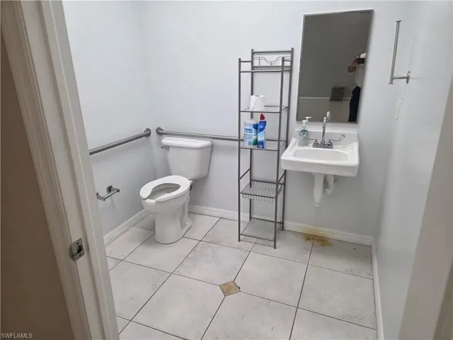 GARAGE REST ROOM