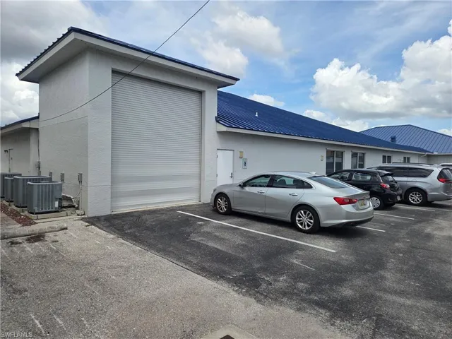 VIEW OF GARAGE DOOR 12' X 14' WITH ALLEY ACCESS AND LARGE BAY AREA FOR STORAGE