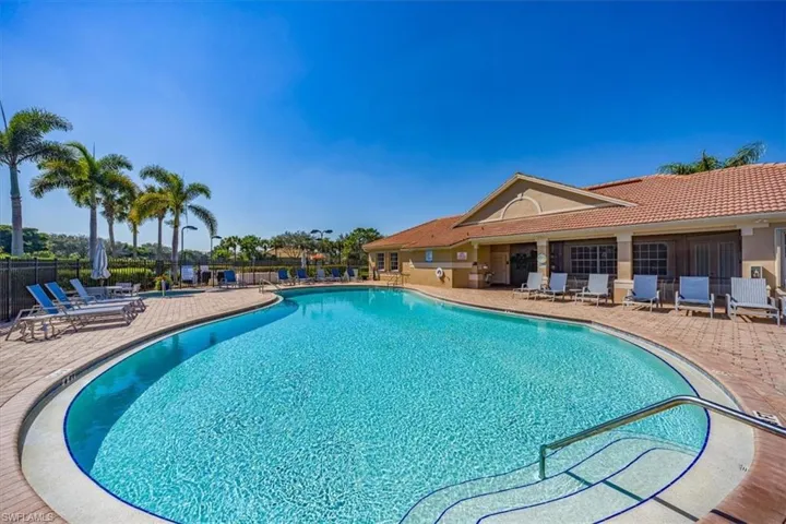 Hawthorne community pool and clubhouse.