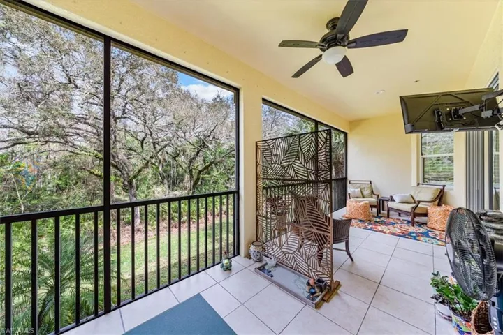 Very large Lania overlooking a beautiful preserve area with plenty of privacy.