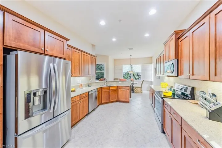 Light and bright Kitchen and Breakfast area.