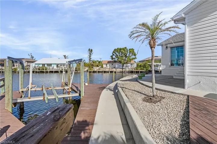 Intersecting canal views from dock and lift