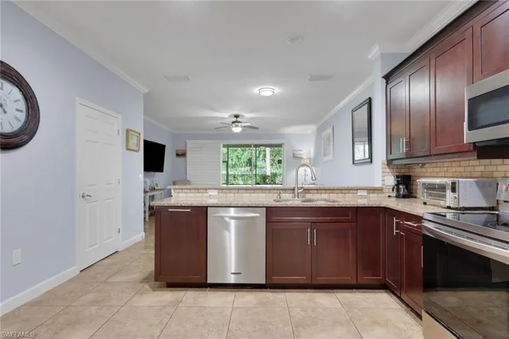 1289 Oxford Ln 228, Naples, Florida 34105