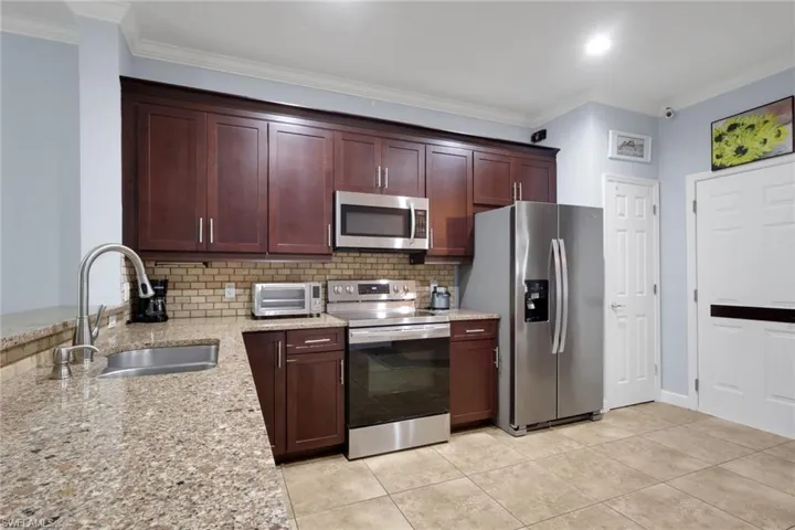 1289 Oxford Ln 228, Naples, Florida 34105