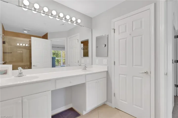 1289 Oxford Ln 228, Naples, Florida 34105