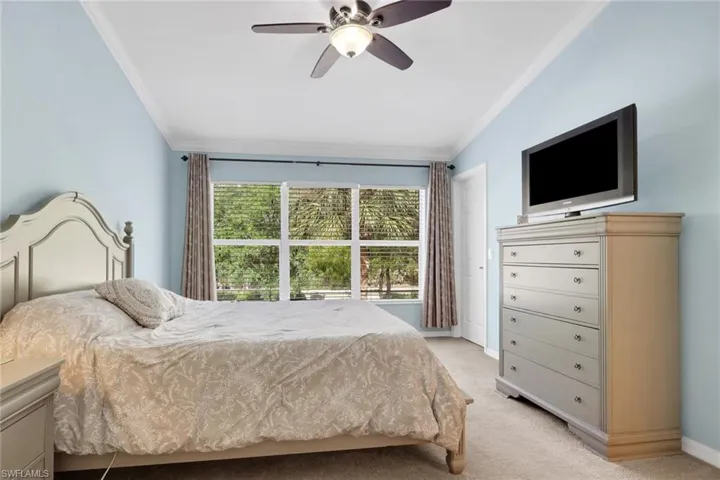 1289 Oxford Ln 228, Naples, Florida 34105