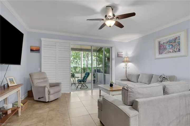 1289 Oxford Ln 228, Naples, Florida 34105