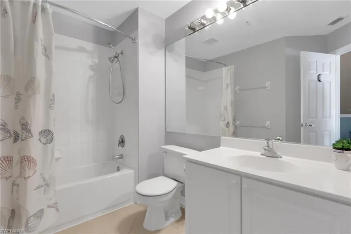 1289 Oxford Ln 228, Naples, Florida 34105