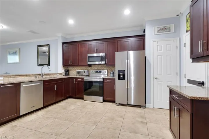1289 Oxford Ln 228, Naples, Florida 34105