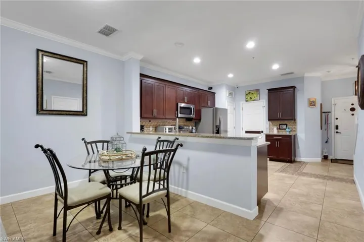1289 Oxford Ln 228, Naples, Florida 34105