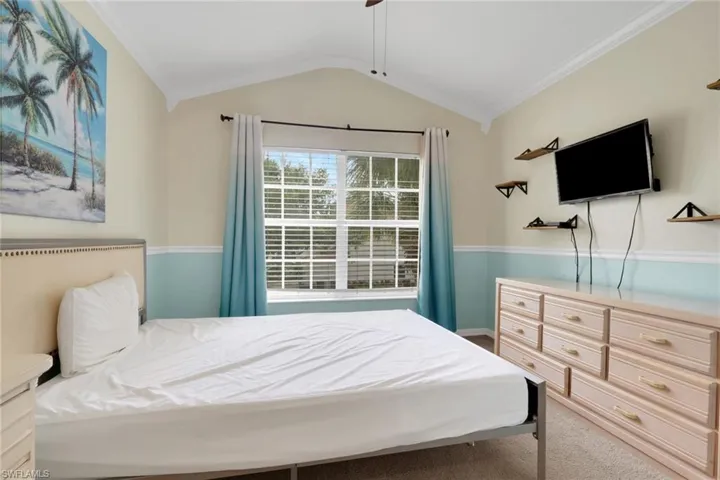 1289 Oxford Ln 228, Naples, Florida 34105