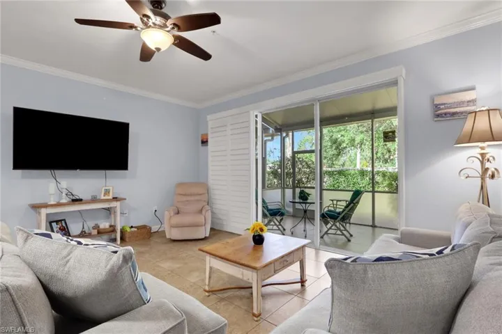 1289 Oxford Ln 228, Naples, Florida 34105
