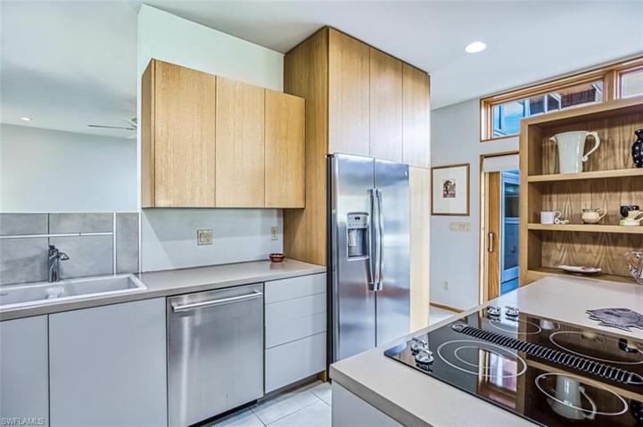 Sleek_modern_style_kitchen