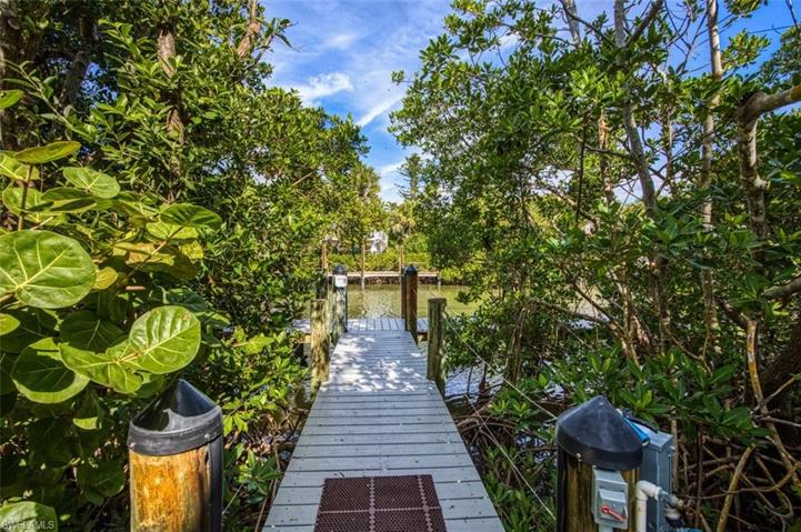Dock_to_canal