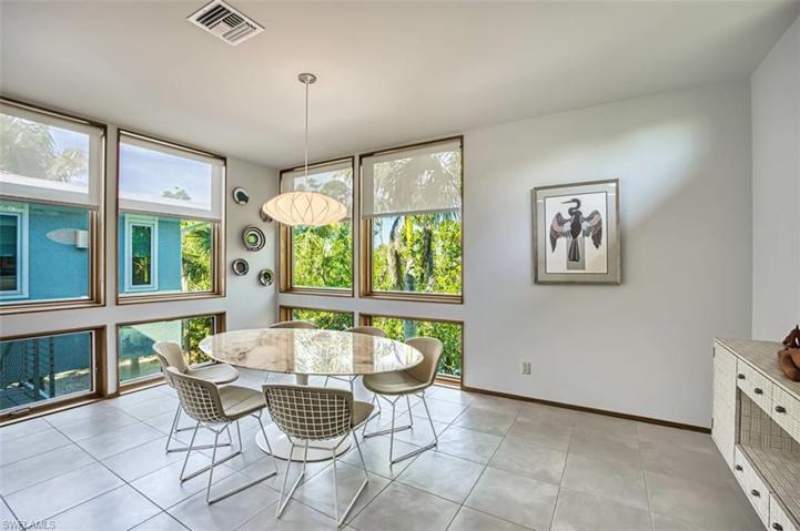 Dining_room_with_a_view