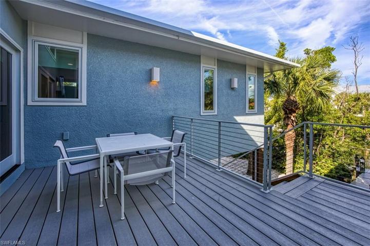 Composite_deck_and_stairs_