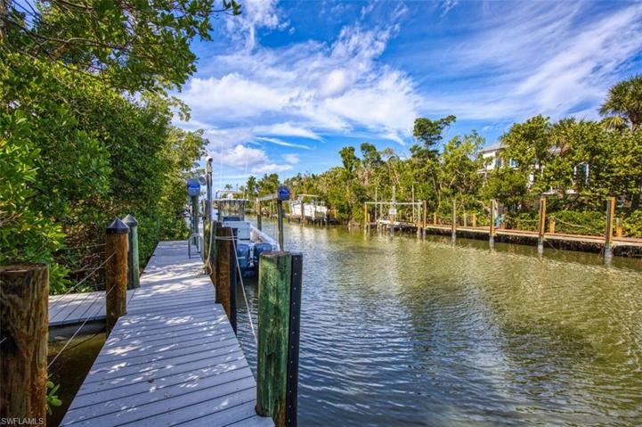Approximately_43_ft_dock