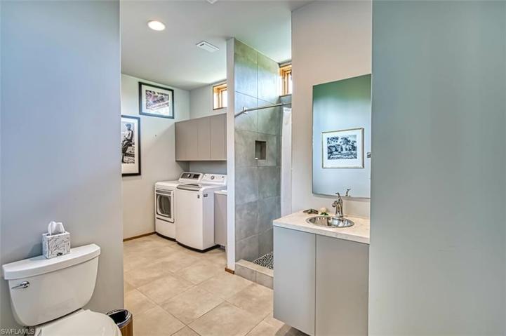 Third_bathroom_and_roomy_laundry