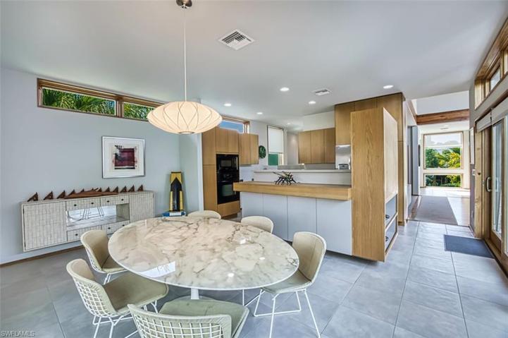 Breakfast_bar_and_dining