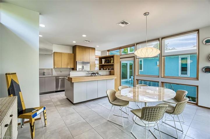 Roomy_dining_area