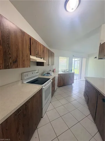 3709 Sw 1st Pl, Cape Coral, Florida 33914
