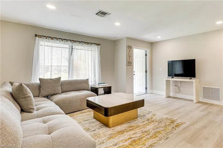 6030 Perthshire Ln, Fort Myers, Florida 33908