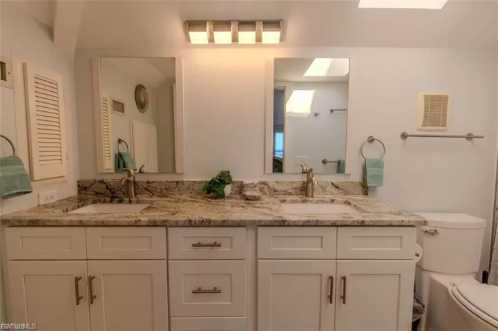 2nd Floor Main Bath