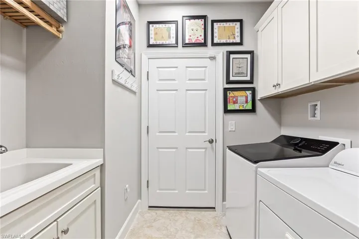 10261  Glastonbury  CIR, Fort Myers, FL 33913