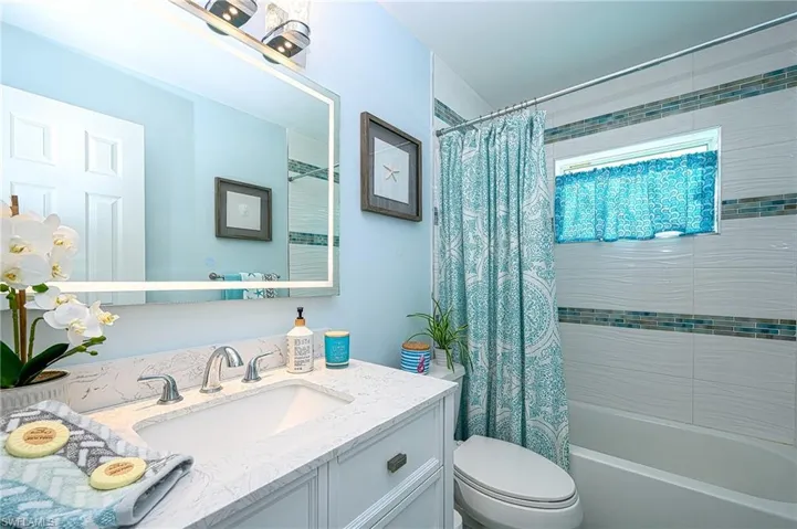 Main bath with tub for children!