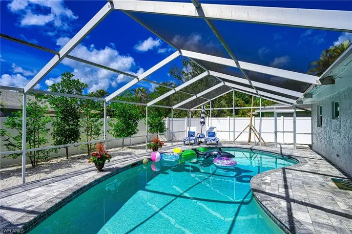 Extraordinary private backyard!